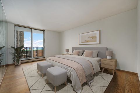 Tiny photo for 5855 N Sheridan Road #17D, Chicago, IL 60660 (MLS # 12458067)