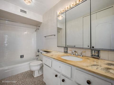 Tiny photo for 5855 N Sheridan Road #17D, Chicago, IL 60660 (MLS # 12458067)