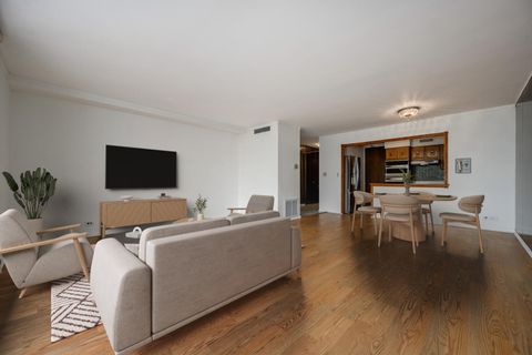 Tiny photo for 5855 N Sheridan Road #17D, Chicago, IL 60660 (MLS # 12458067)