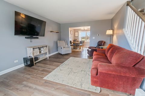 Tiny photo for 946 Pin Oak Circle, Cary, IL 60013 (MLS # 12612313)