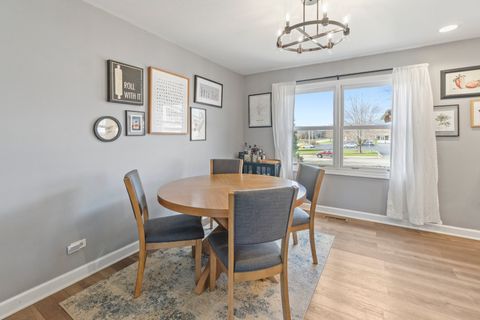 Tiny photo for 946 Pin Oak Circle, Cary, IL 60013 (MLS # 12612313)