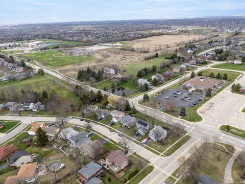 Tiny photo for 946 Pin Oak Circle, Cary, IL 60013 (MLS # 12612313)