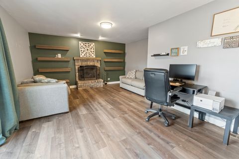 Tiny photo for 946 Pin Oak Circle, Cary, IL 60013 (MLS # 12612313)