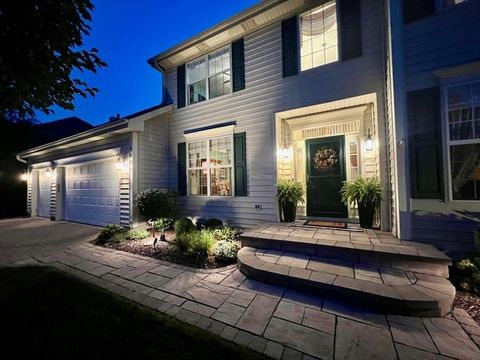 Photo of 1484 Rolling Hills Drive, Crystal Lake, IL 60014 (MLS # 12479304)
