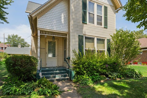 Tiny photo for 815 12th Avenue, Fulton, IL 61252 (MLS # 12718508)
