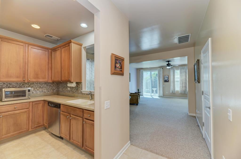 2886 Edgewater Drive