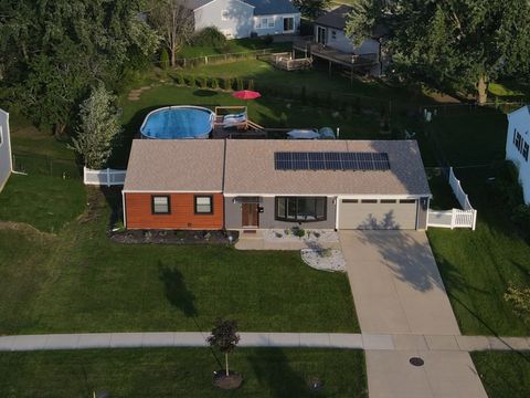 Photo of 421 N Braintree Drive, Schaumburg, IL 60194 (MLS # 12457447)