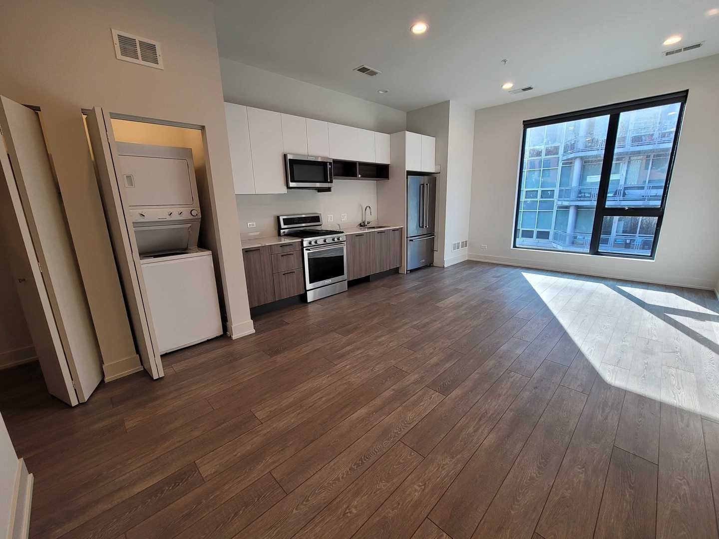 853 N Larrabee Street 413