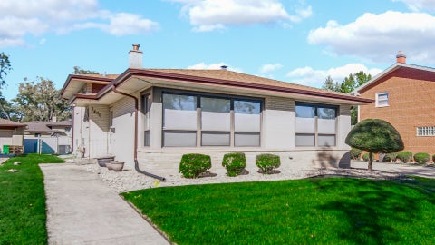 Tiny photo for 1400 E Lynn Court, Homewood, IL 60430 (MLS # 12784384)