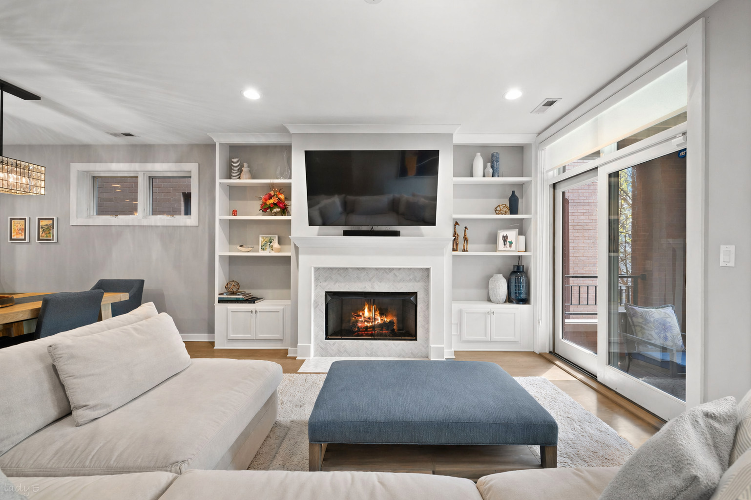 689 N Peoria Street 2S