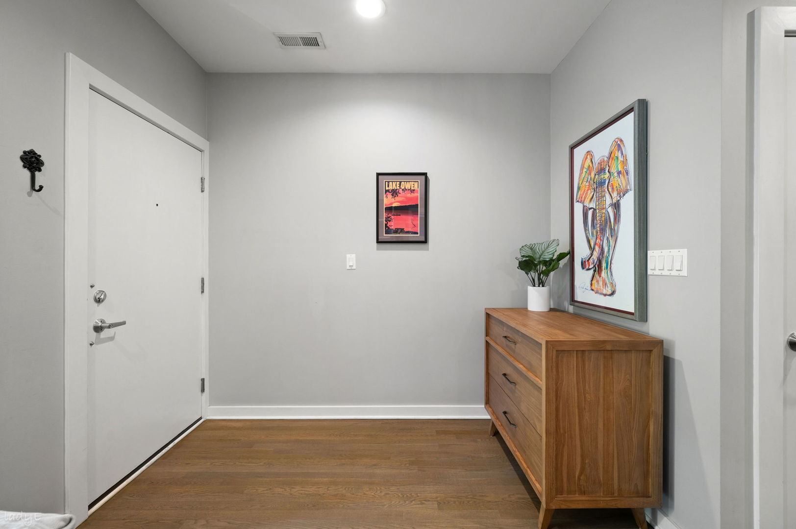 689 N Peoria Street 2S