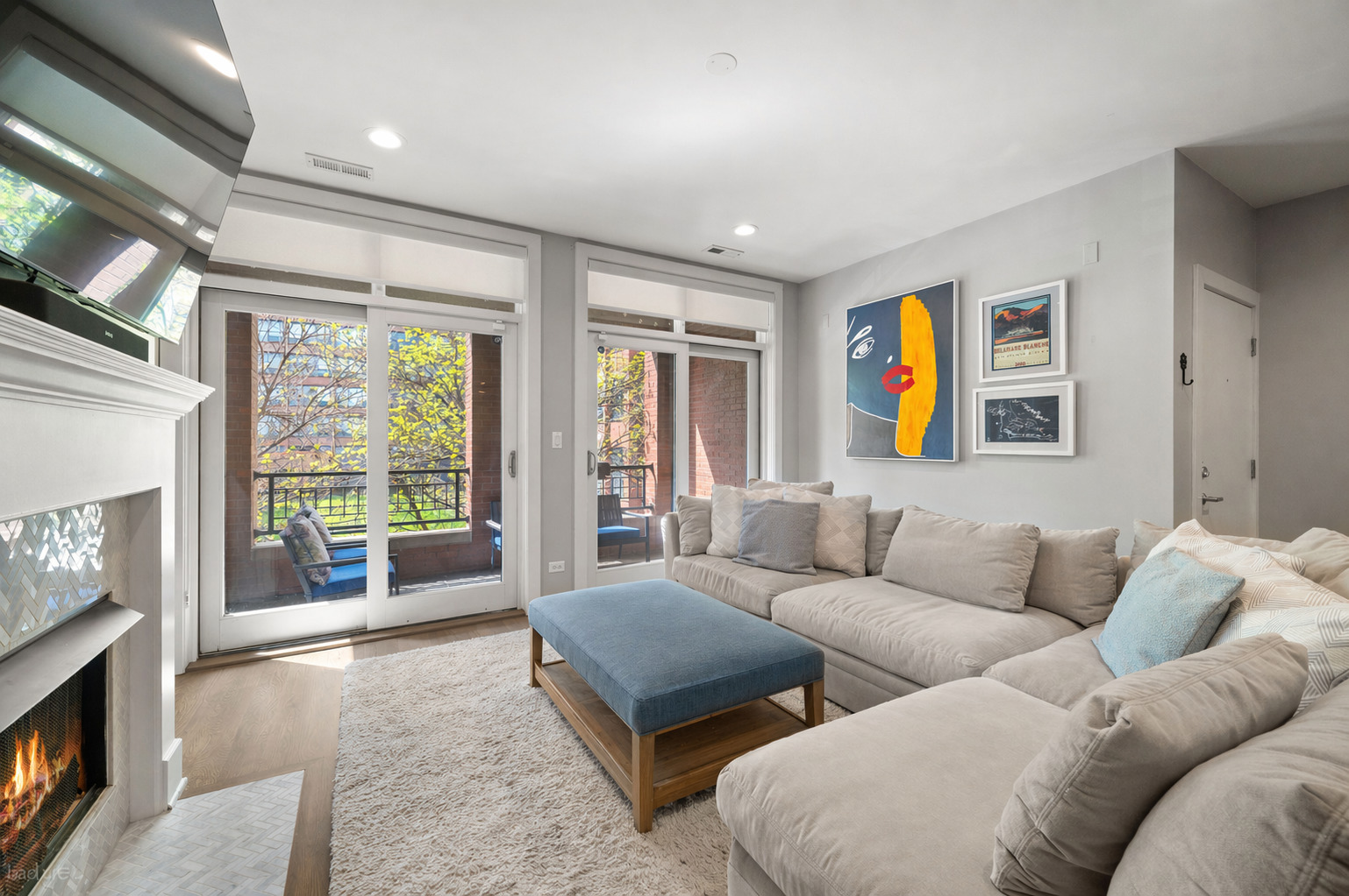 689 N Peoria Street 2S