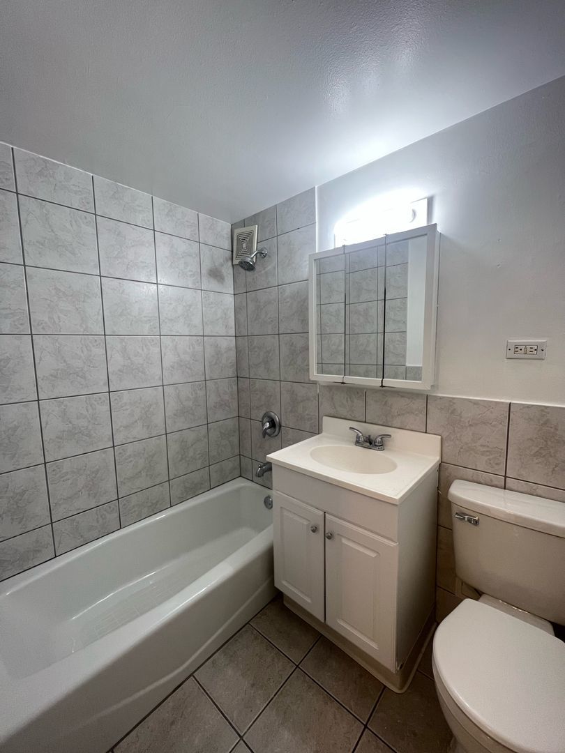 4180 N Marine Drive 1206