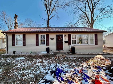 Photo of 1415 Jonquil Street, Centralia, IL 62801 (MLS # EB460684)