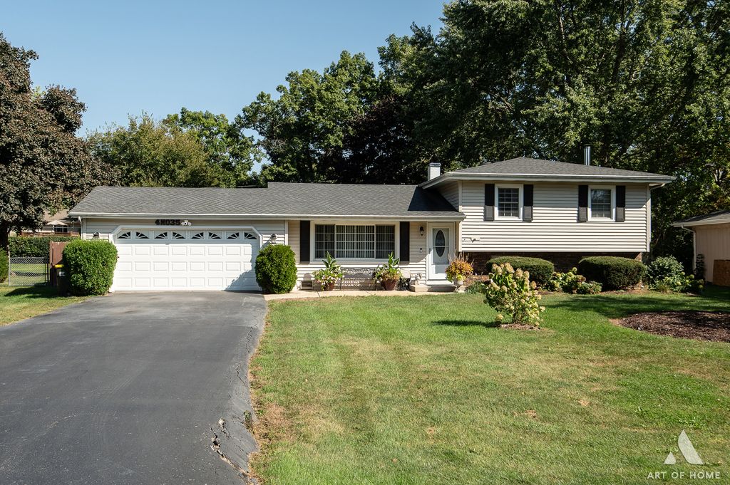 Photo for West Chicago, IL 60185 (MLS # 12483437)
