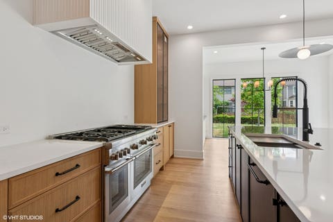 Tiny photo for 515 S Parkview Avenue, Elmhurst, IL 60126 (MLS # 12729806)