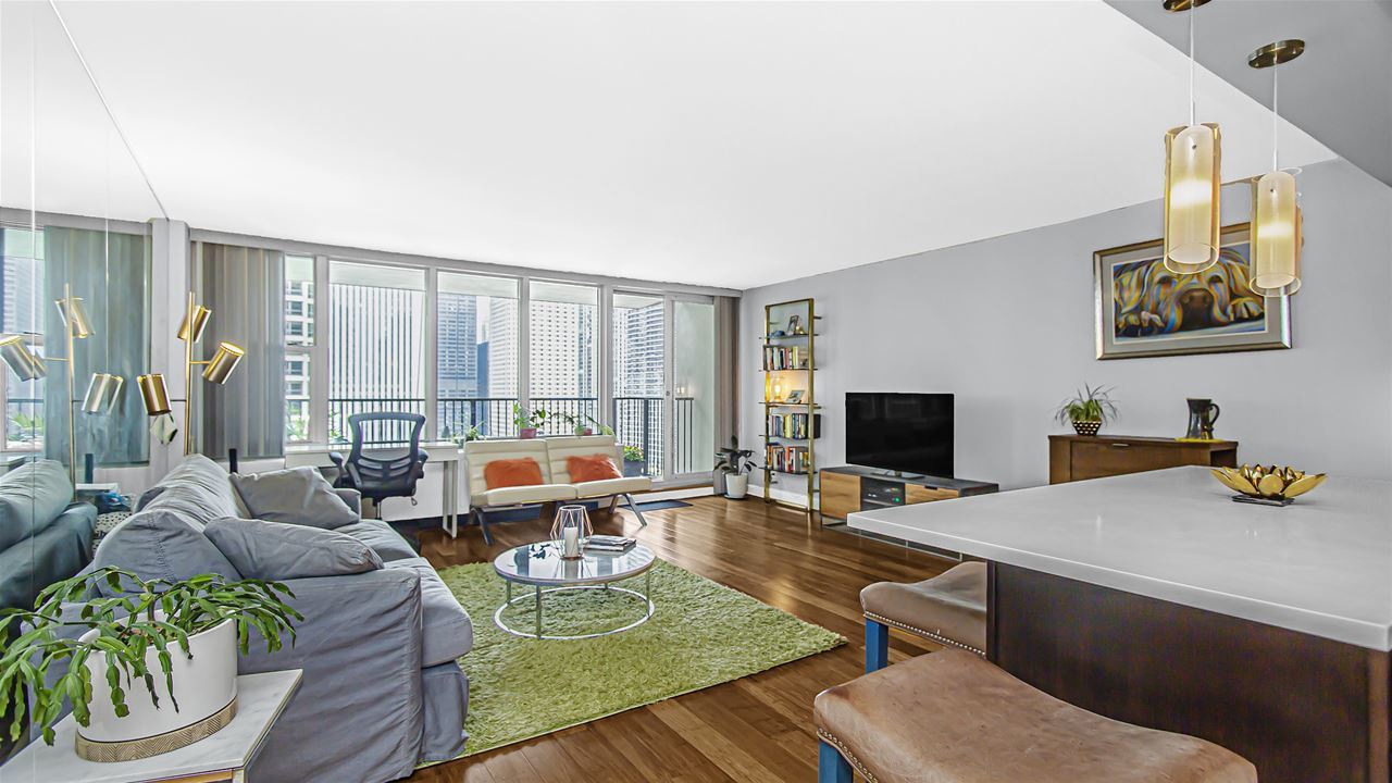 400 E RANDOLPH Street 2324