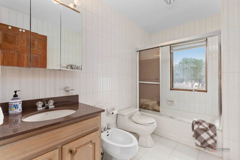 Tiny photo for 1130 New Trier Court, Wilmette, IL 60091 (MLS # 12759382)