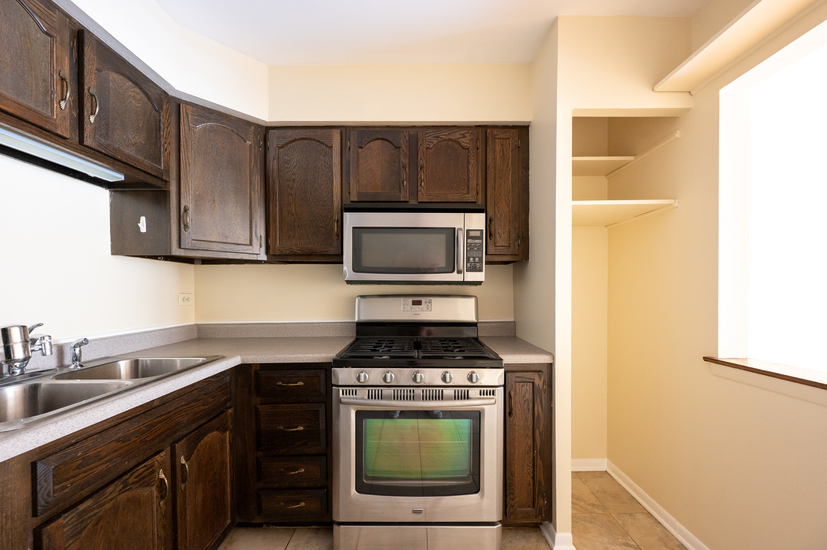 644 W Arlington Place 2G