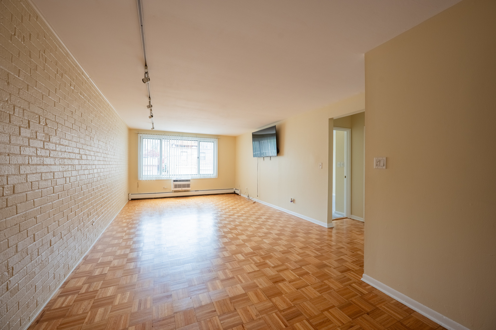 644 W Arlington Place 2G