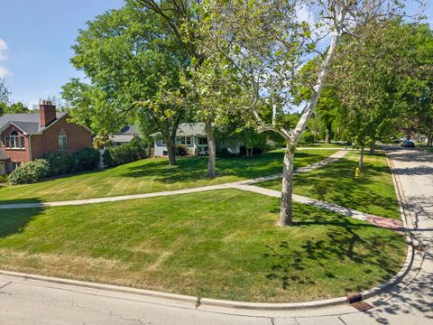 Tiny photo for 226 Woodstock Avenue, Glen Ellyn, IL 60137 (MLS # 12663637)