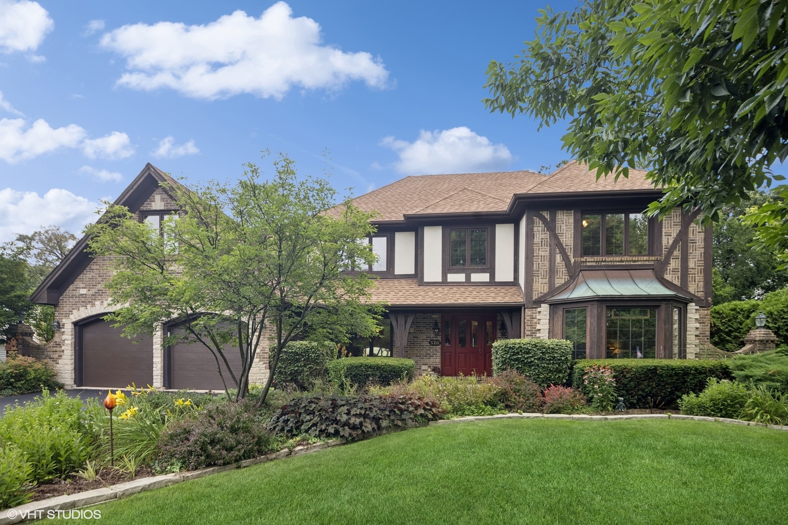 1S520 Swan Lake Court