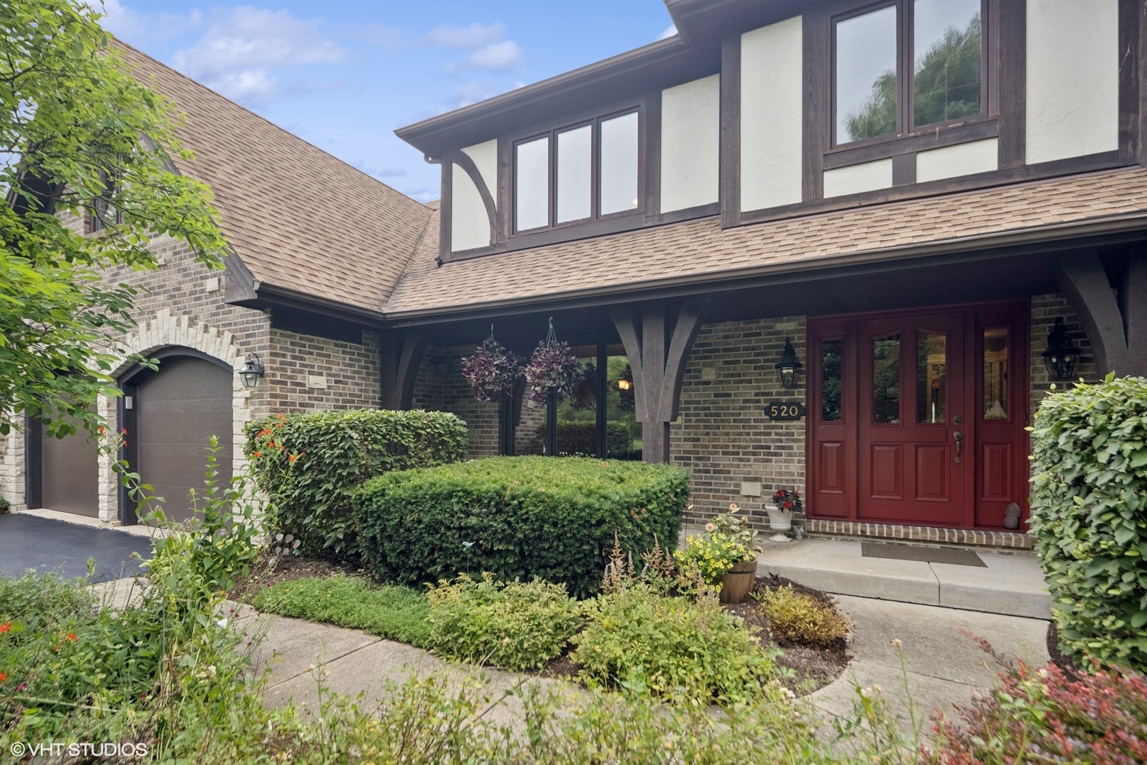 1S520 Swan Lake Court