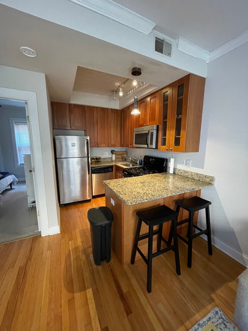 2237.5 N LINCOLN Avenue 2A