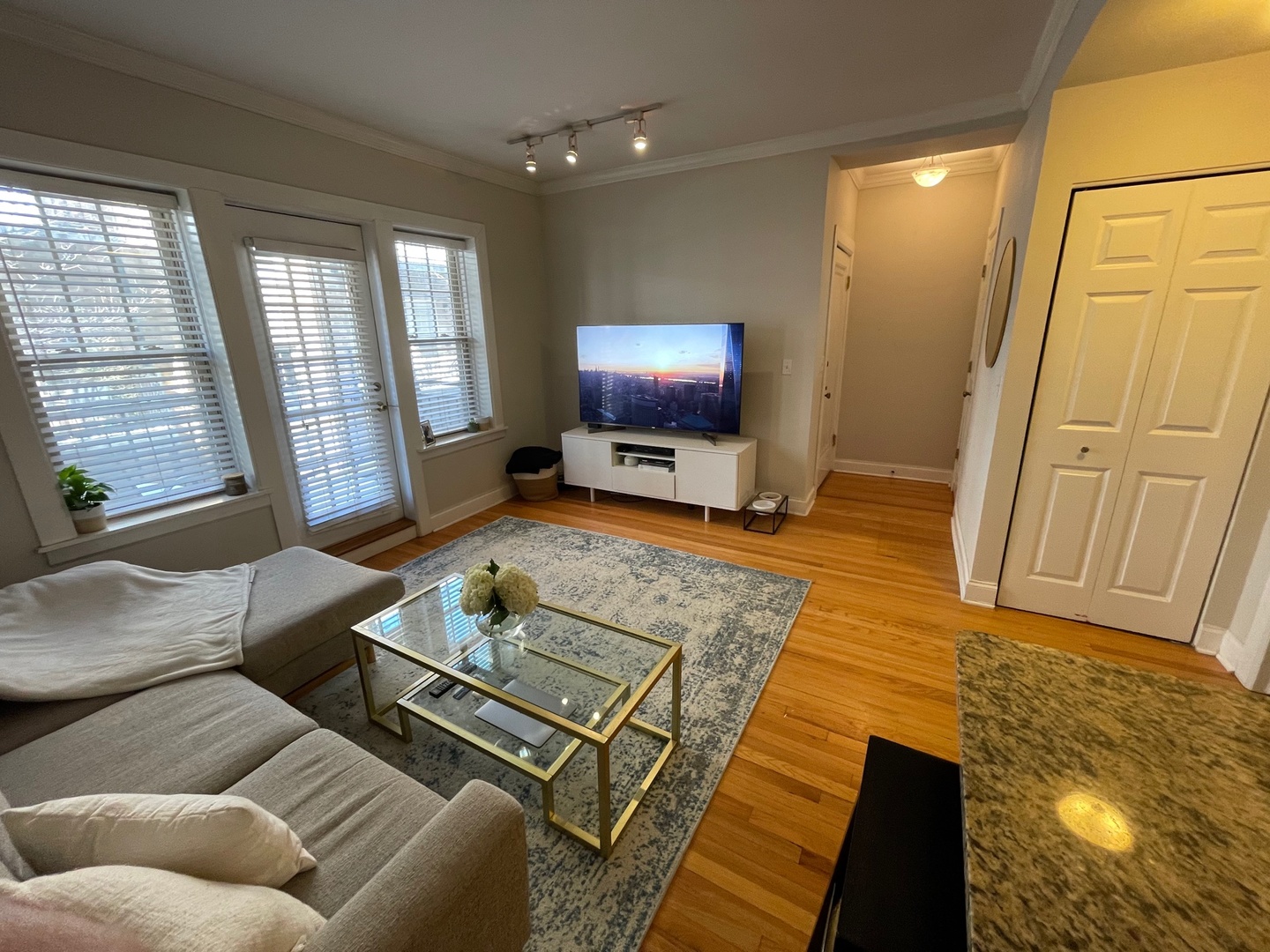 2237.5 N LINCOLN Avenue 2A