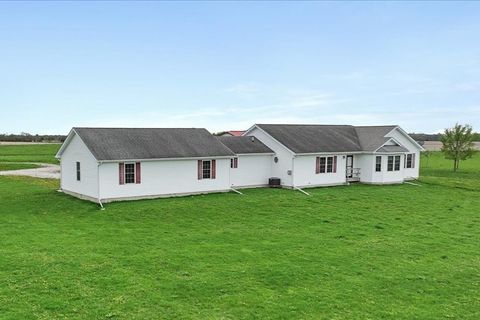 Tiny photo for 2136 N 34th Road, Ottawa, IL 61350 (MLS # 12612354)