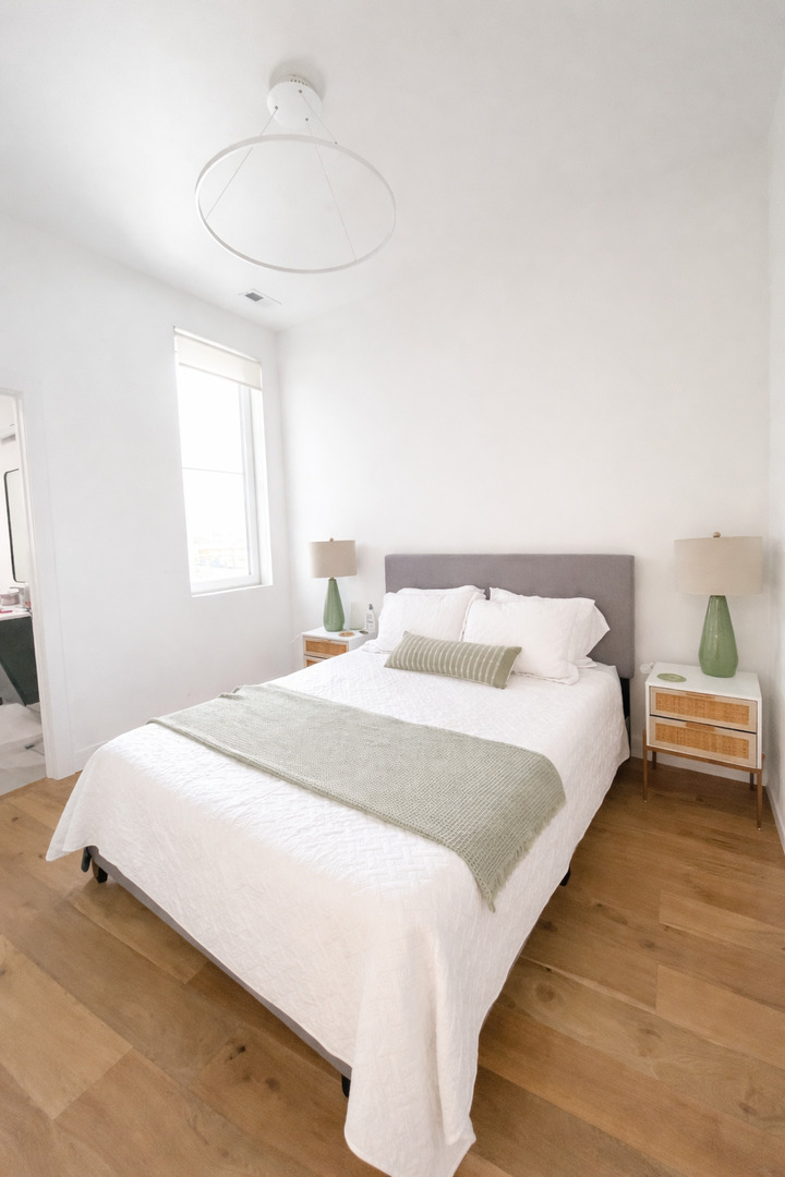 4513 N CLARK Street 507