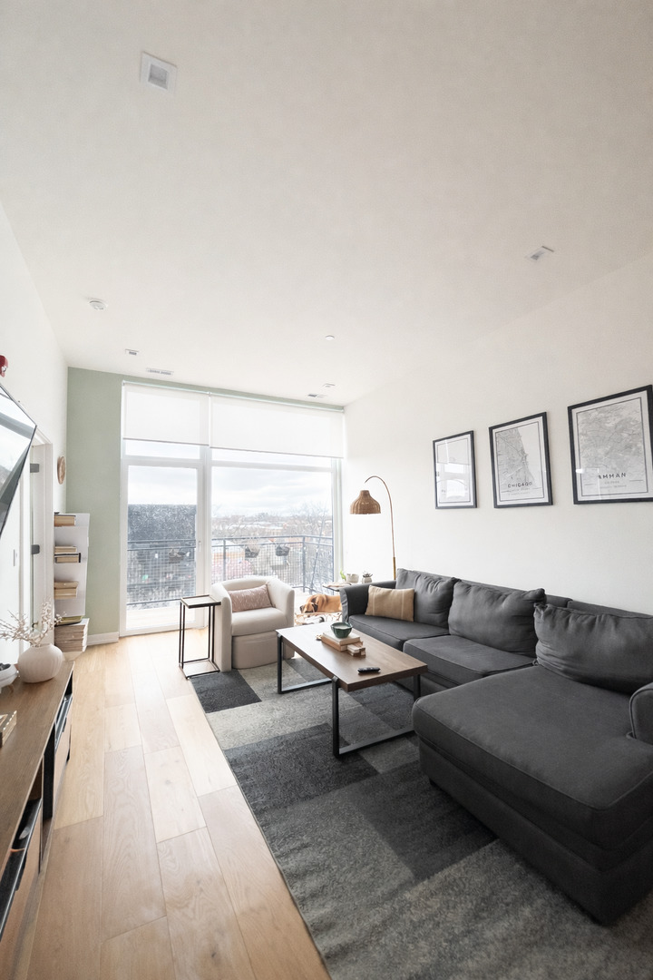 4513 N CLARK Street 507