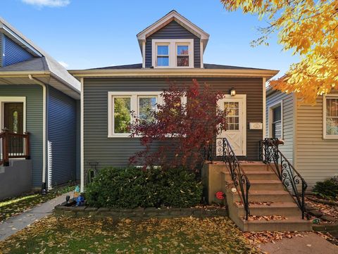 Photo of 6245 W Byron Street, Chicago, IL 60634 (MLS # 12525335)