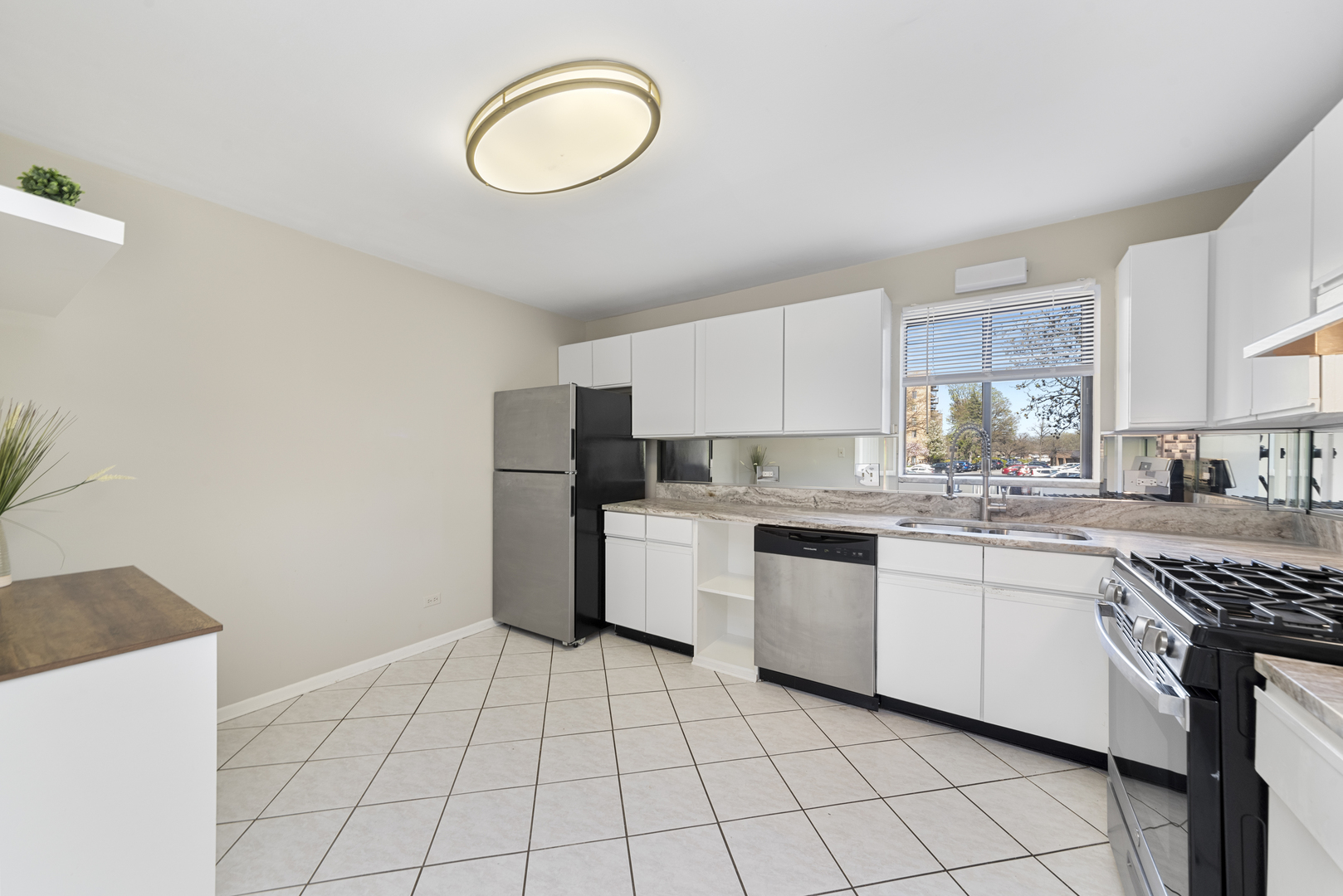 6040 Lake Bluff Drive 202