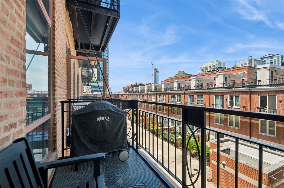 360 W Illinois Street 312