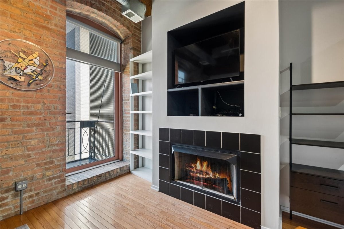 360 W Illinois Street 312