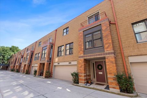 Photo of 950 W Berwyn Avenue #3, Chicago, IL 60640 (MLS # 12637721)