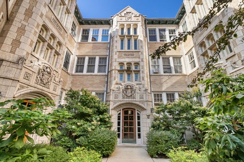 Photo of 538 W Brompton Avenue #1E, Chicago, IL 60657 (MLS # 12753422)
