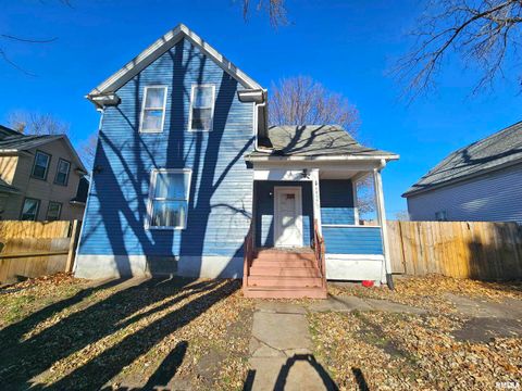 Photo of 2614 MCKINLEY Avenue, Davenport, IA 52802 (MLS # QC4266241)
