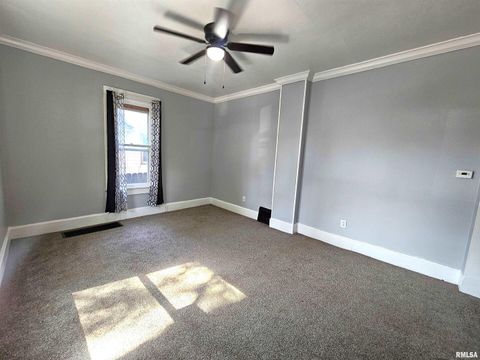 Tiny photo for 2614 MCKINLEY Avenue, Davenport, IA 52802 (MLS # QC4266241)