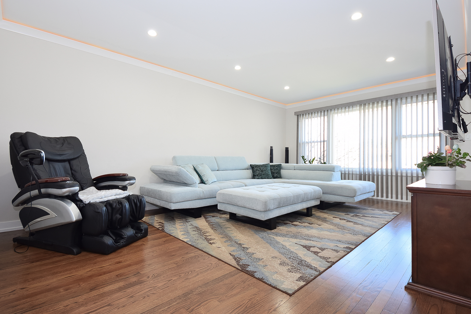 2726 Sarah Street