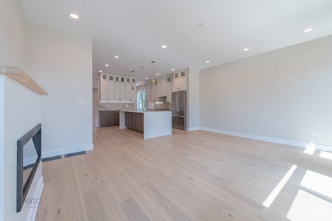 Tiny photo for 4945 W Berenice Avenue, Chicago, IL 60641 (MLS # 12798300)