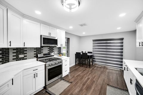 Tiny photo for 19 W Bay Road, Palos Heights, IL 60463 (MLS # 12505687)