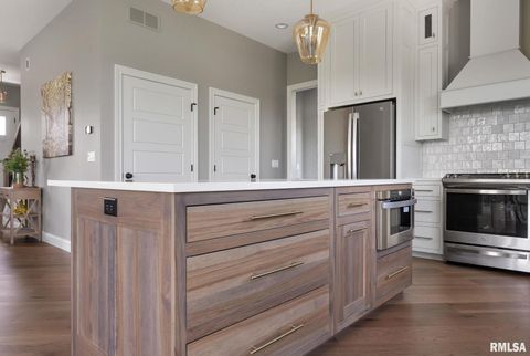 Tiny photo for 6654 Meghan Avenue, Bettendorf, IA 52722 (MLS # 12565095)