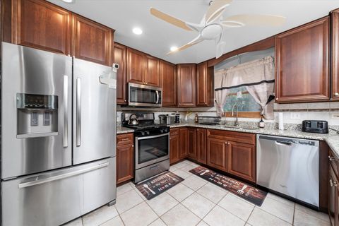 Tiny photo for 246 Lakeview Court, Steger, IL 60475 (MLS # 12491939)