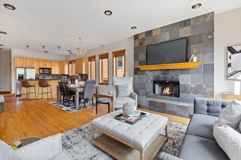 Tiny photo for 2554 W Logan Boulevard #402, Chicago, IL 60647 (MLS # 12438332)