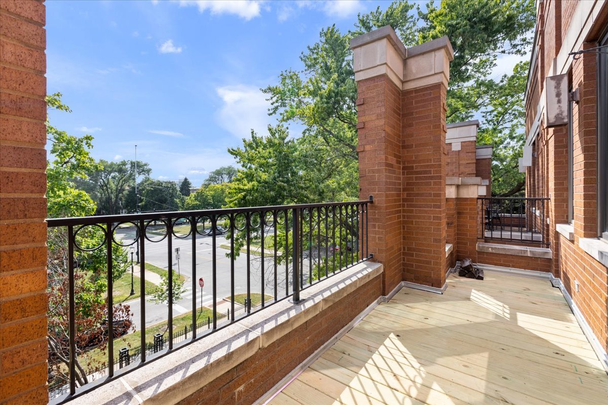 2554 W Logan Boulevard 402