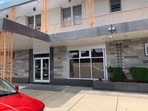 Tiny photo for 6227 Cermak Road #300, Berwyn, IL 60402 (MLS # 12601738)