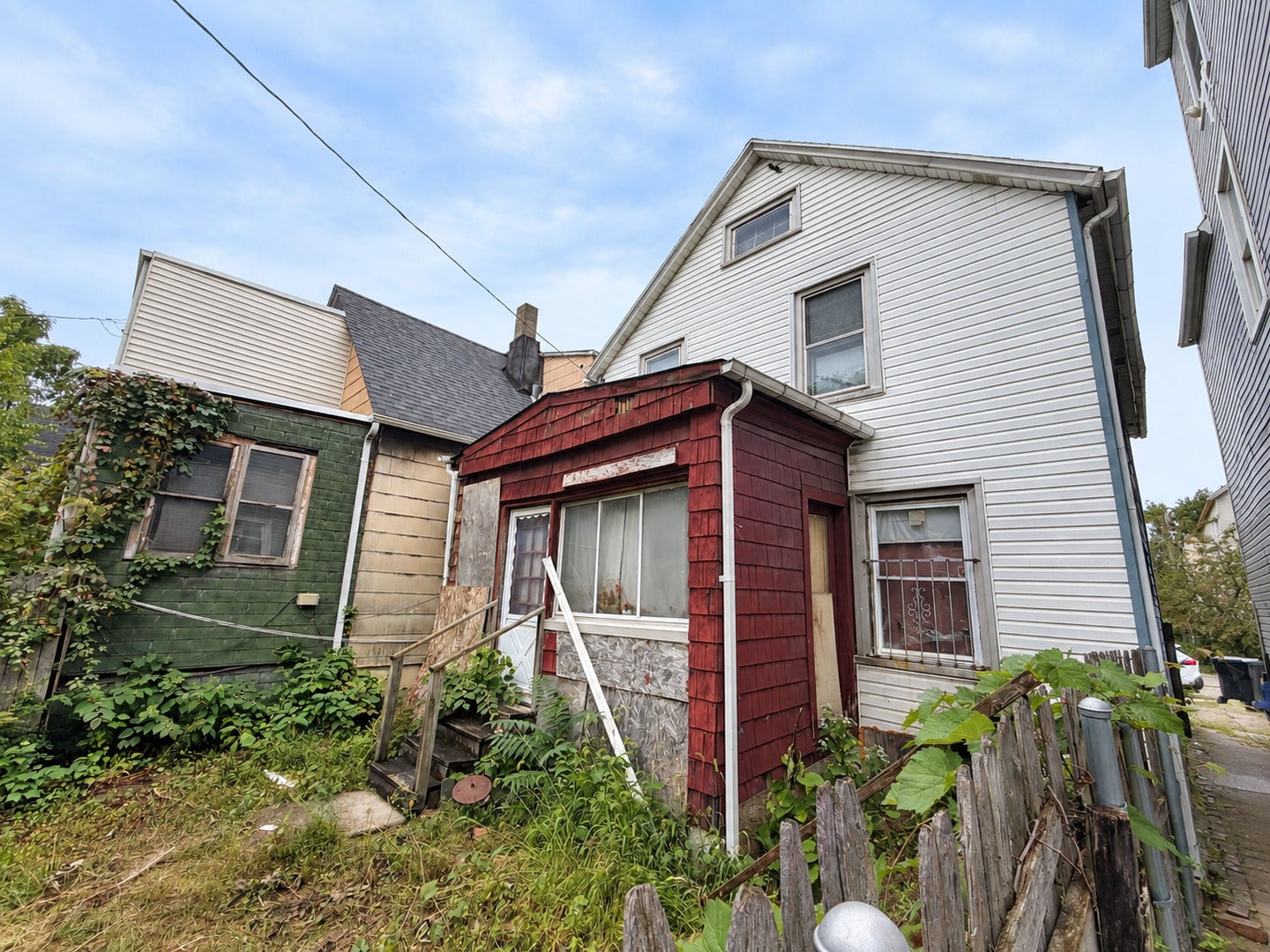 2817 E 76th Place