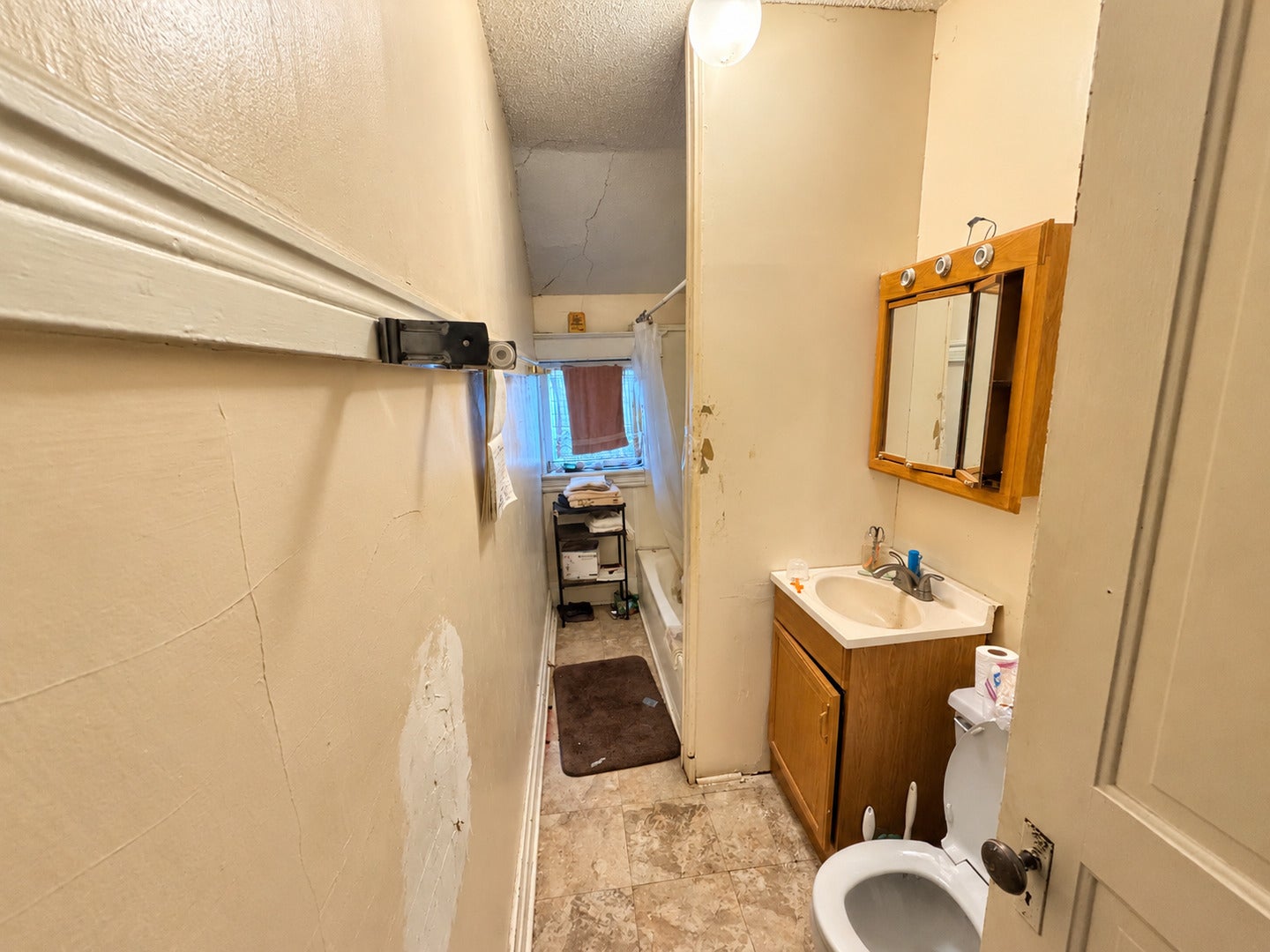 2817 E 76th Place